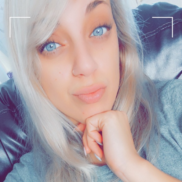 Meet your Posher, Cassandra - Picture 1 of 1